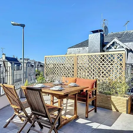 Le Victorien Yourhosthelper * Ντοβίλ